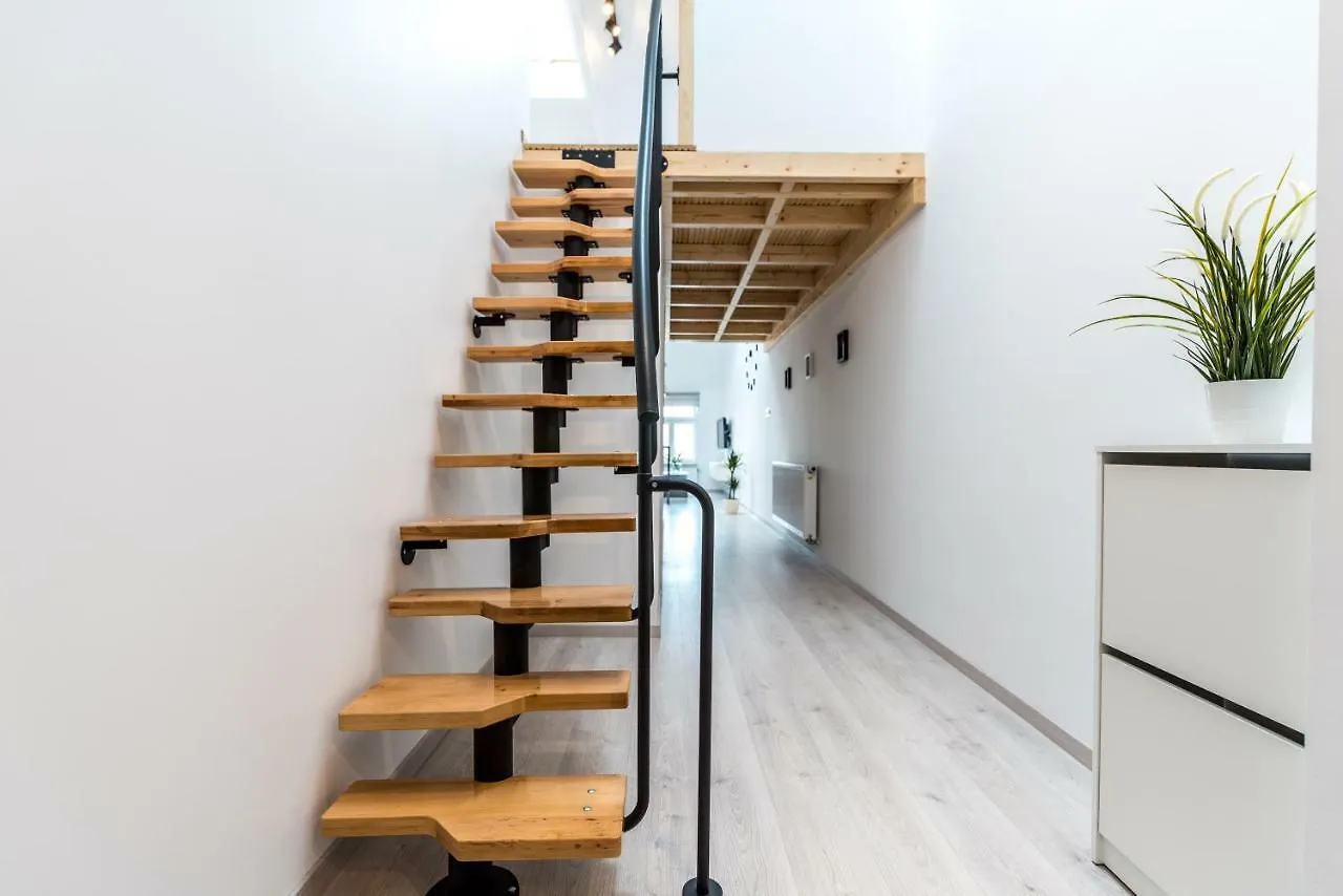 포즈난 Panorama Twin Loft Superior 아파트