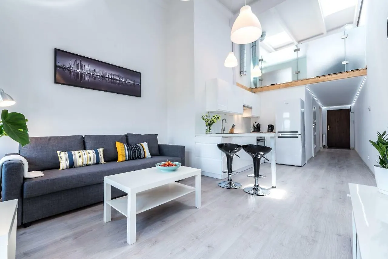 포즈난 Panorama Twin Loft Superior 아파트